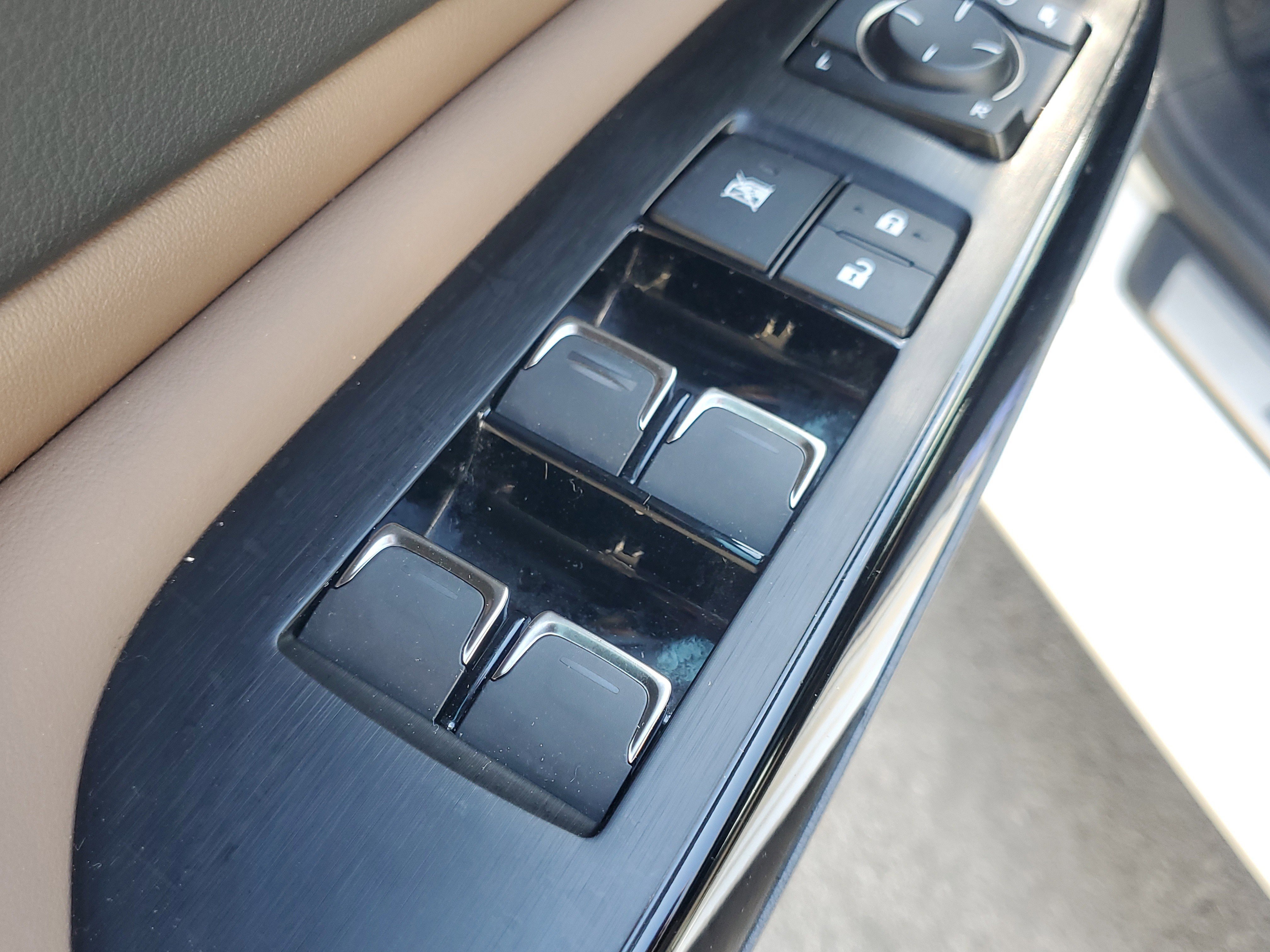 Used 2023 Lexus ES 300h w/ Premium Package image 20
