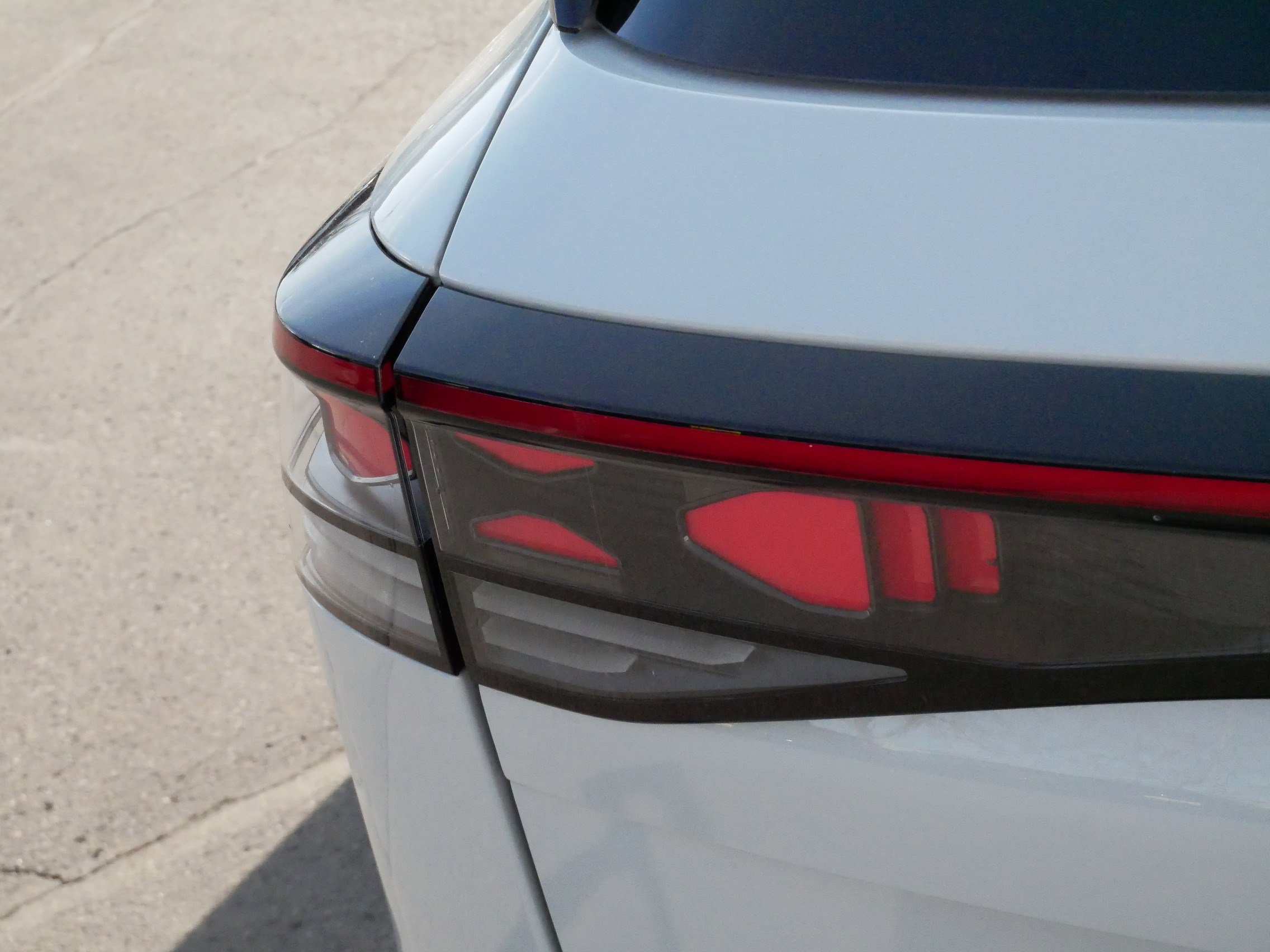 Certified 2025 Volkswagen Tiguan SEL R-Line image 17