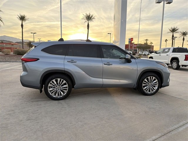 Certified 2022 Toyota Highlander Platinum image 4