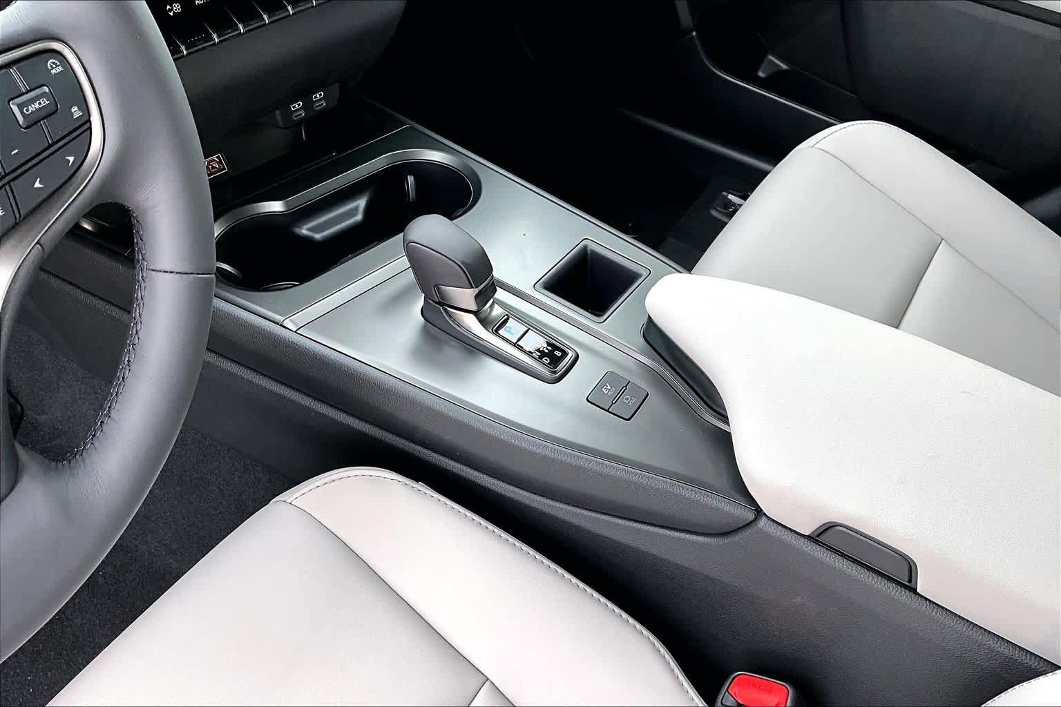 New 2026 Lexus UX 300h FWD image 7