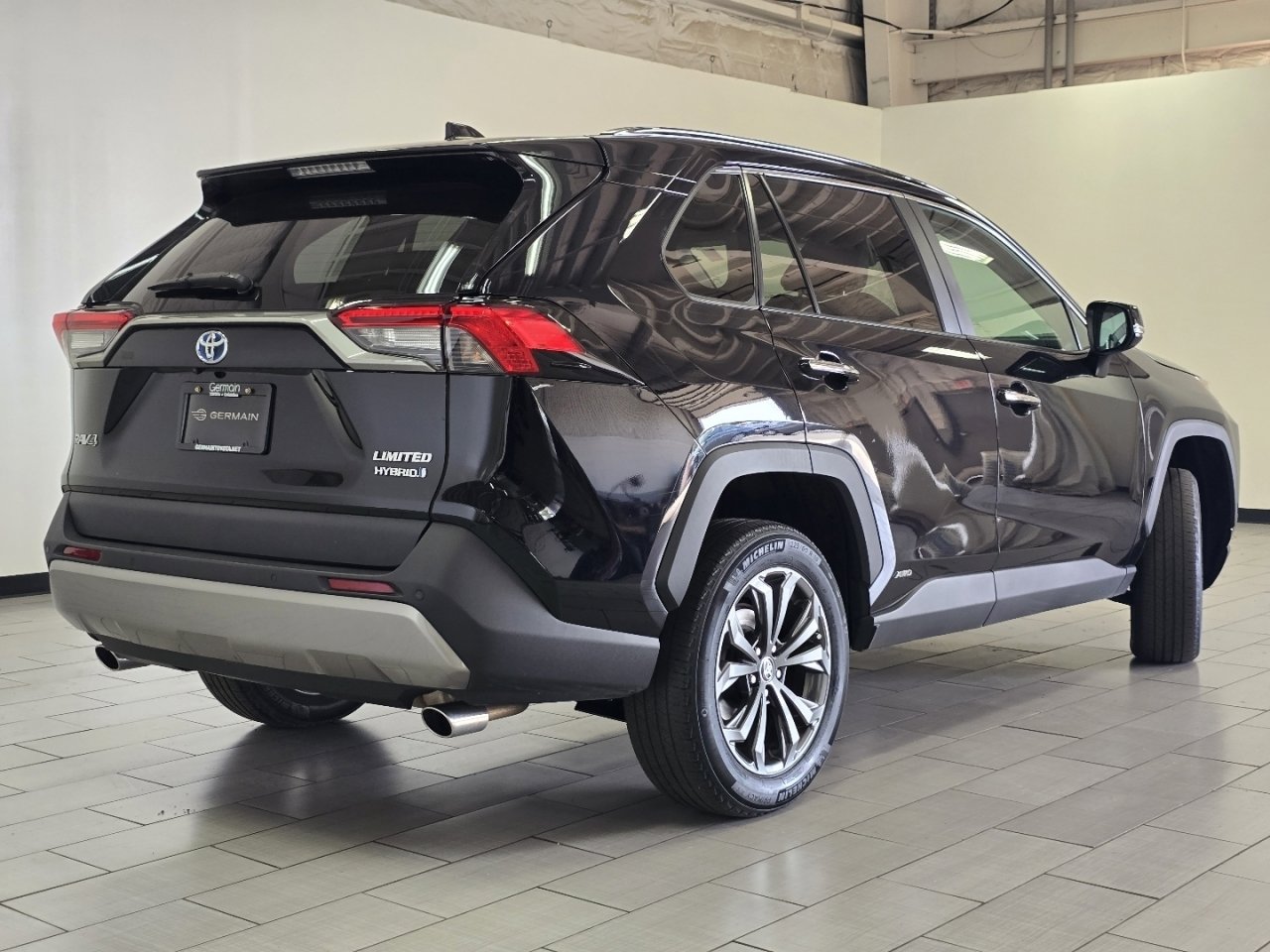 Used 2023 Toyota RAV4 Limited AWD/4WD image 19