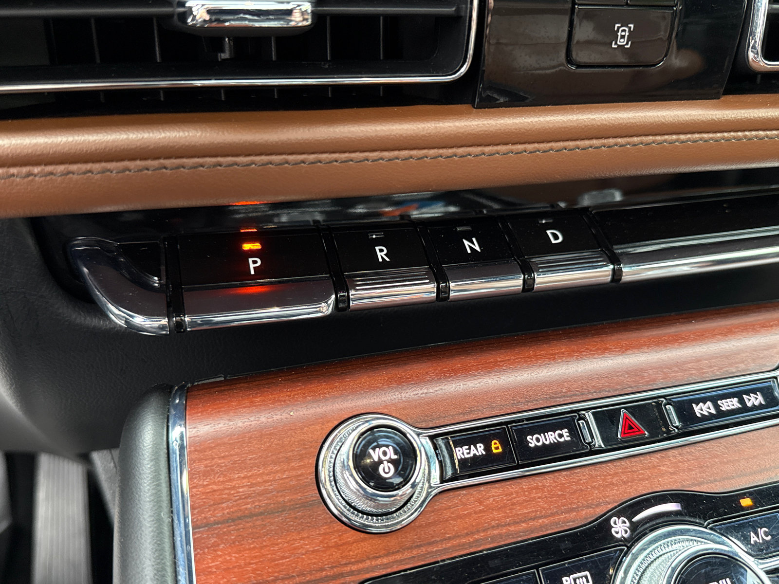 Used 2022 Lincoln Aviator Reserve w/ Equipment Group 201A AWD/4WD image 17