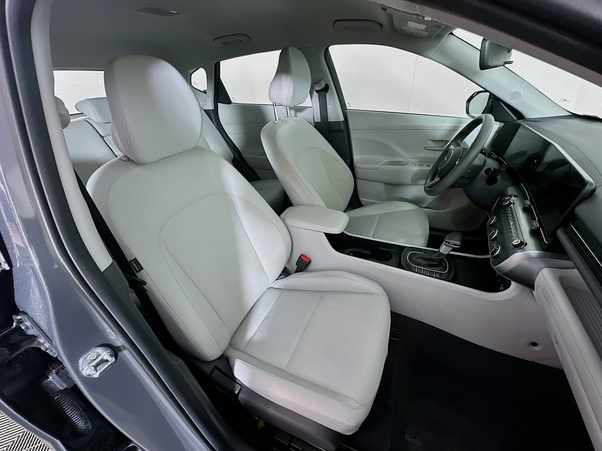 Used 2024 Hyundai Kona SE image 30