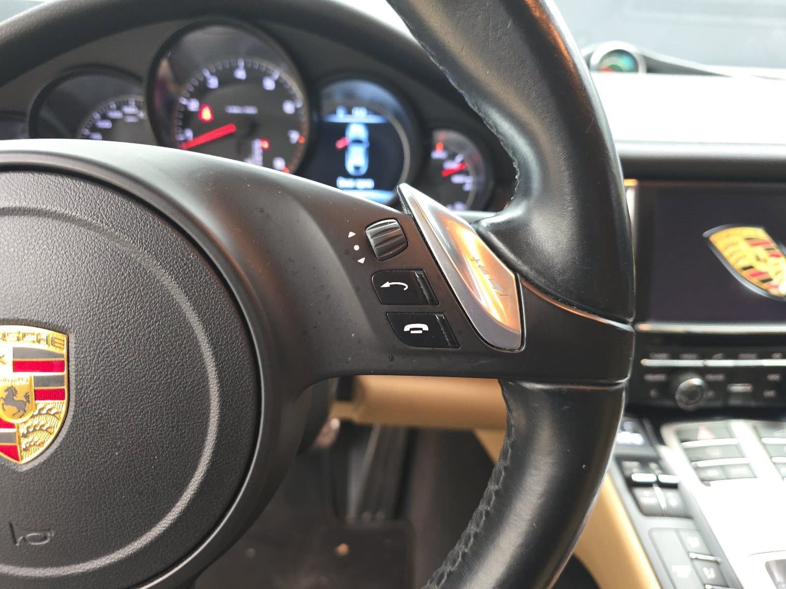Used 2015 Porsche Panamera RWD image 14