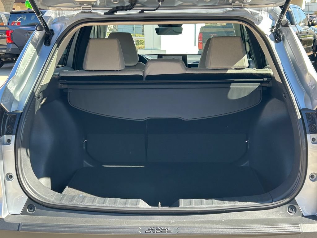 New 2025 Toyota Corolla Cross LE w/ Moonroof Package FWD image 15