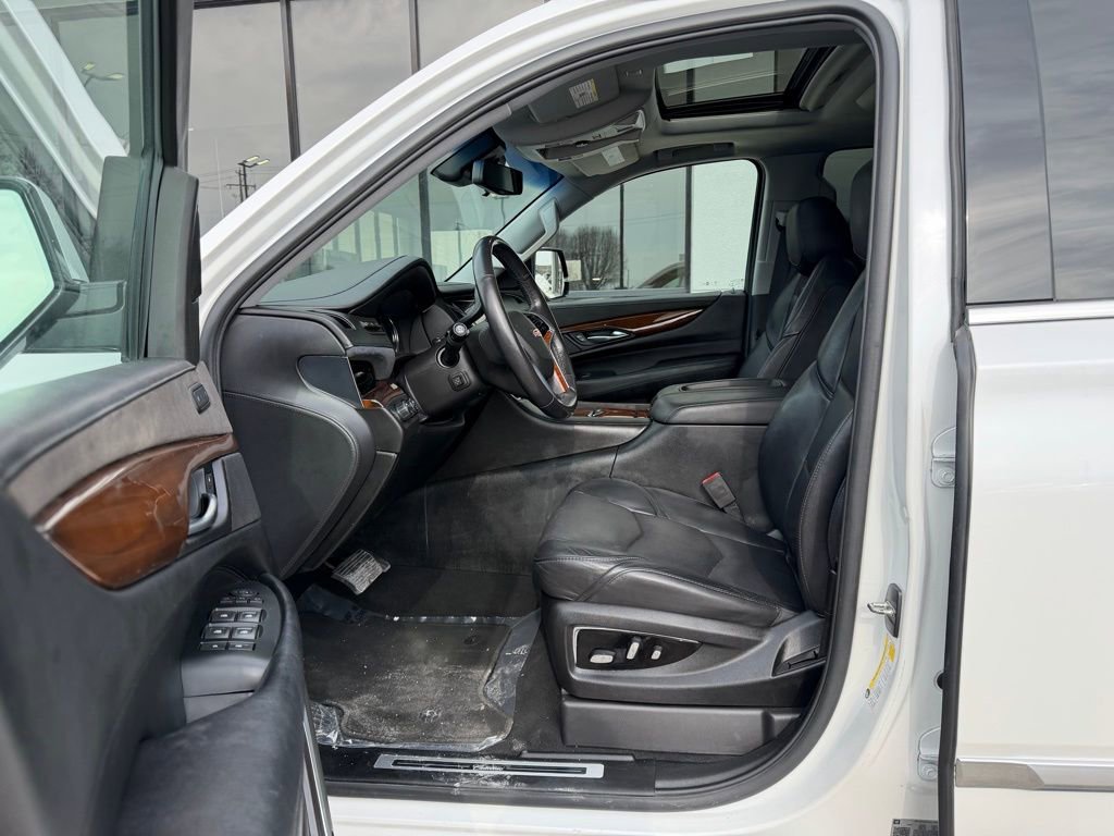 Used 2018 Cadillac Escalade ESV Premium Luxury image 15