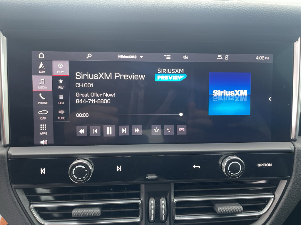 Used 2024 Porsche Macan Turbo image 24