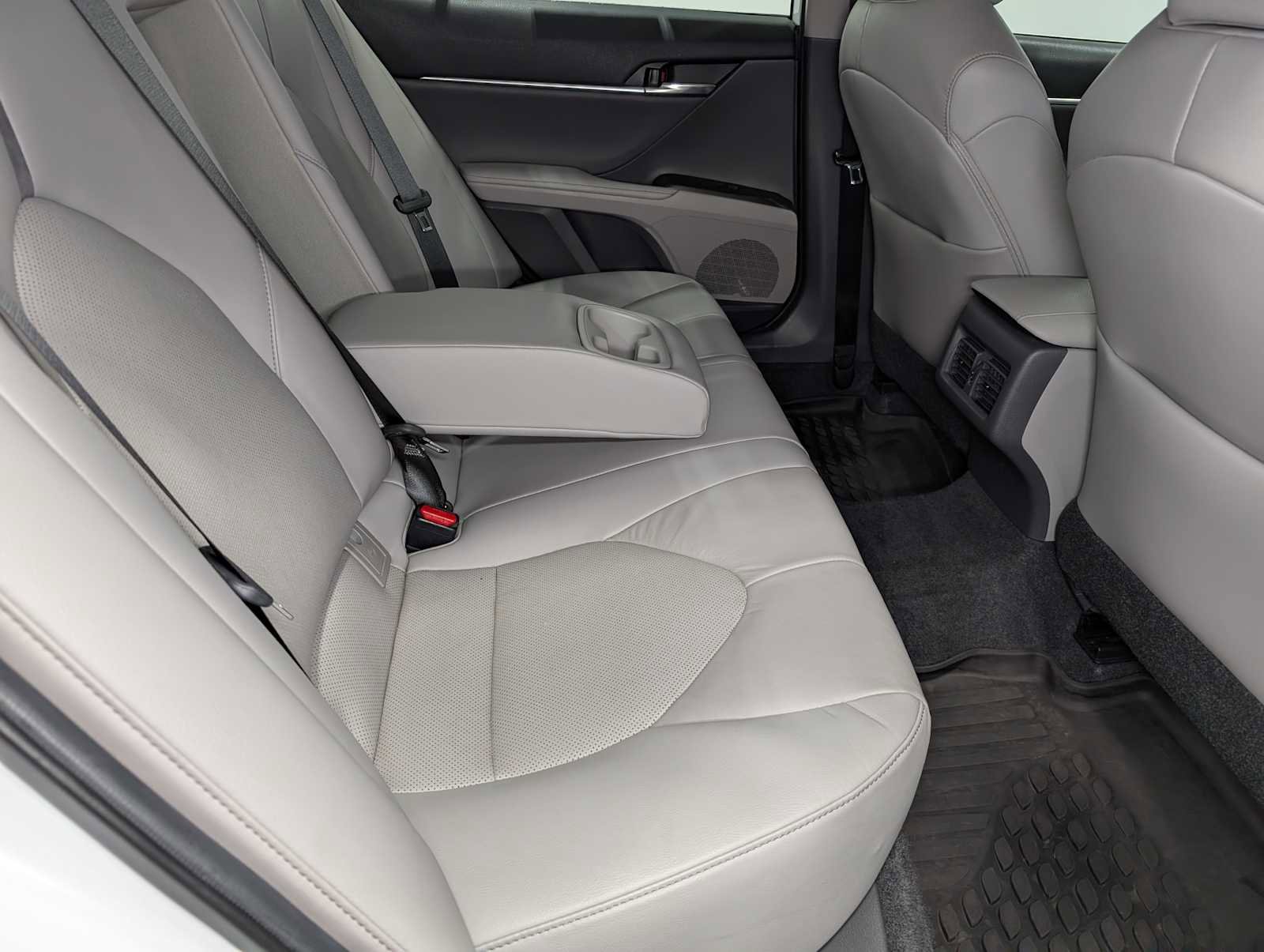 Used 2021 Toyota Camry XLE FWD image 40