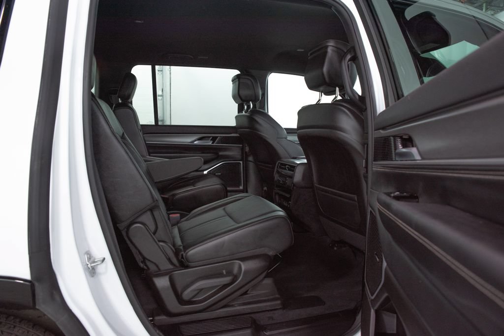 Used 2025 Jeep Wagoneer Series II RWD image 19