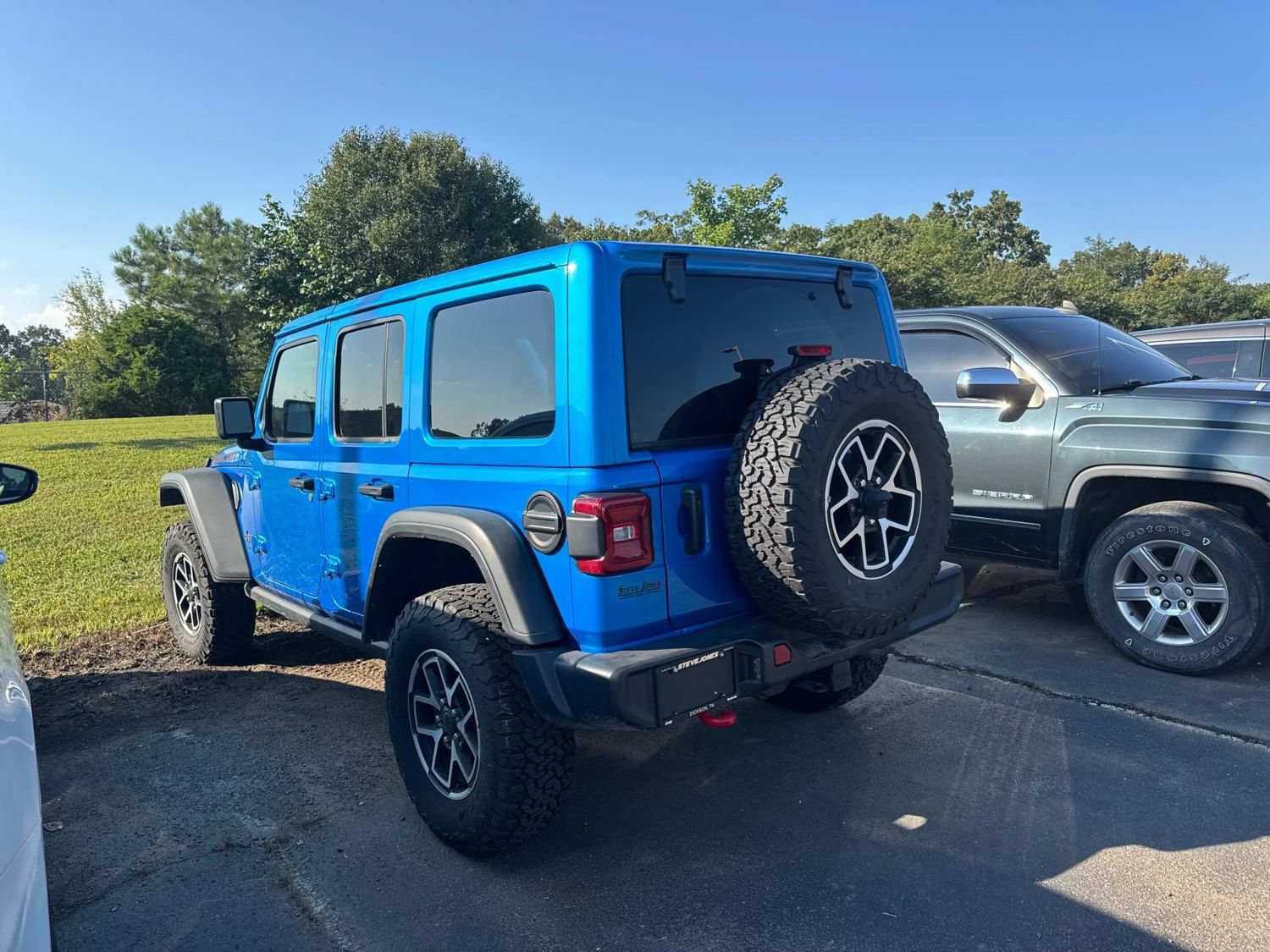 Used 2025 Jeep Wrangler Unlimited Rubicon w/ Convenience Group AWD/4WD image 10