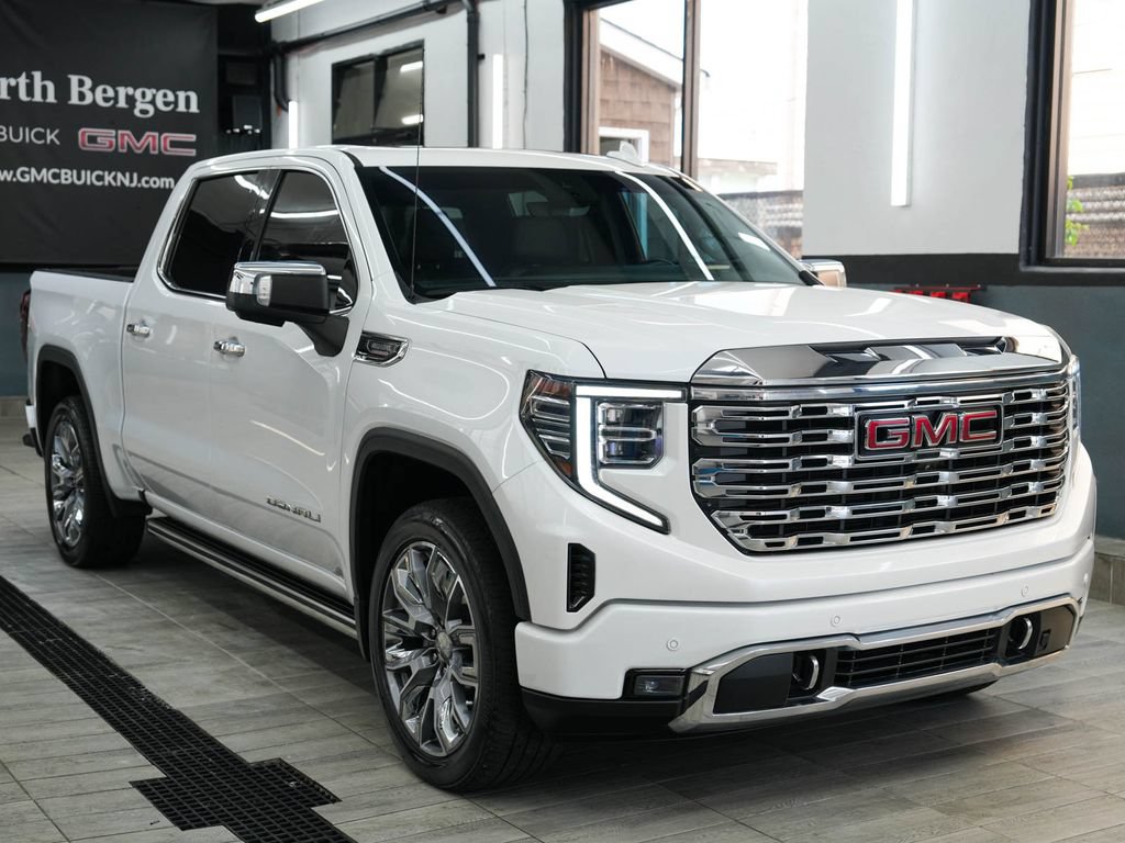 Used 2023 GMC Sierra 1500 Denali w/ Denali Reserve Package AWD/4WD image 3