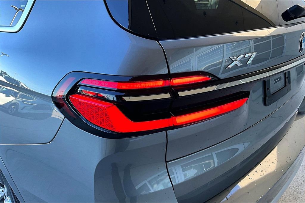 Used 2024 BMW X7 xDrive40i image 42