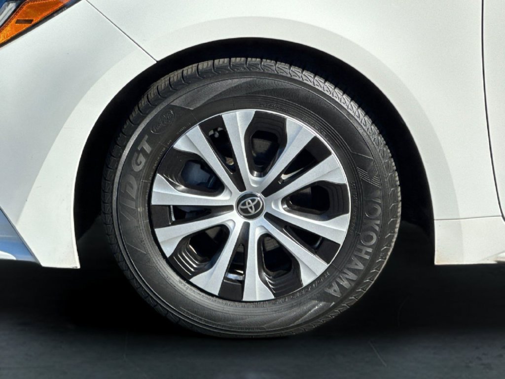 Used 2022 Toyota Corolla LE FWD image 30