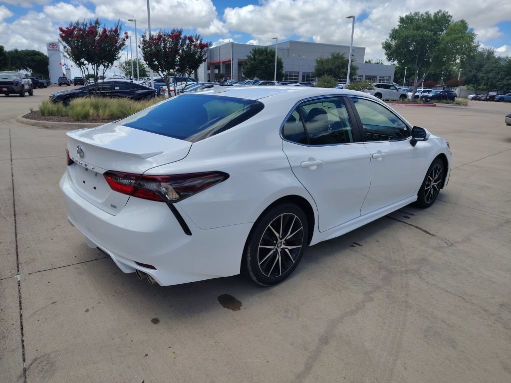 Used 2023 Toyota Camry SE FWD image 11