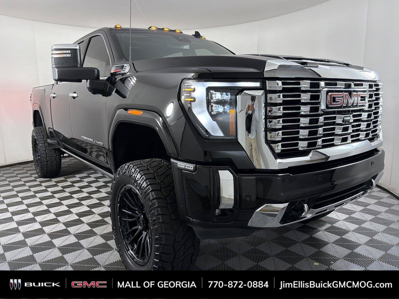 Used 2024 GMC Sierra 2500 Denali AWD/4WD image 1