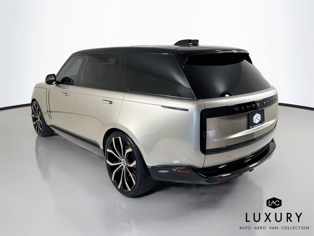 Used 2024 Land Rover Range Rover Long Wheelbase SE AWD/4WD image 8