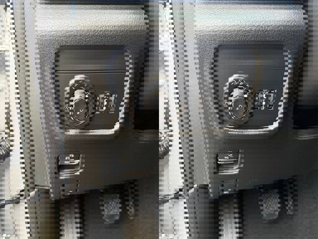 New 2025 Jeep Grand Cherokee Limited w/ Luxury Tech Group II image 16