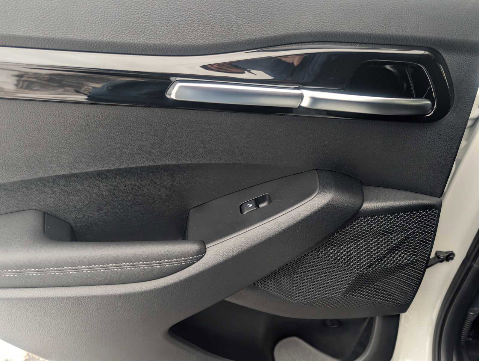 Used 2025 Kia Seltos S image 22