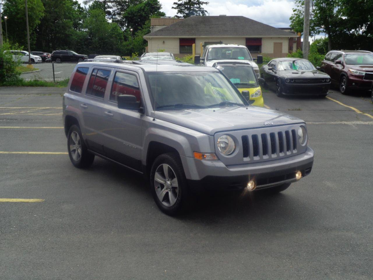 Used 2016 Jeep Patriot High Altitude AWD/4WD image 3