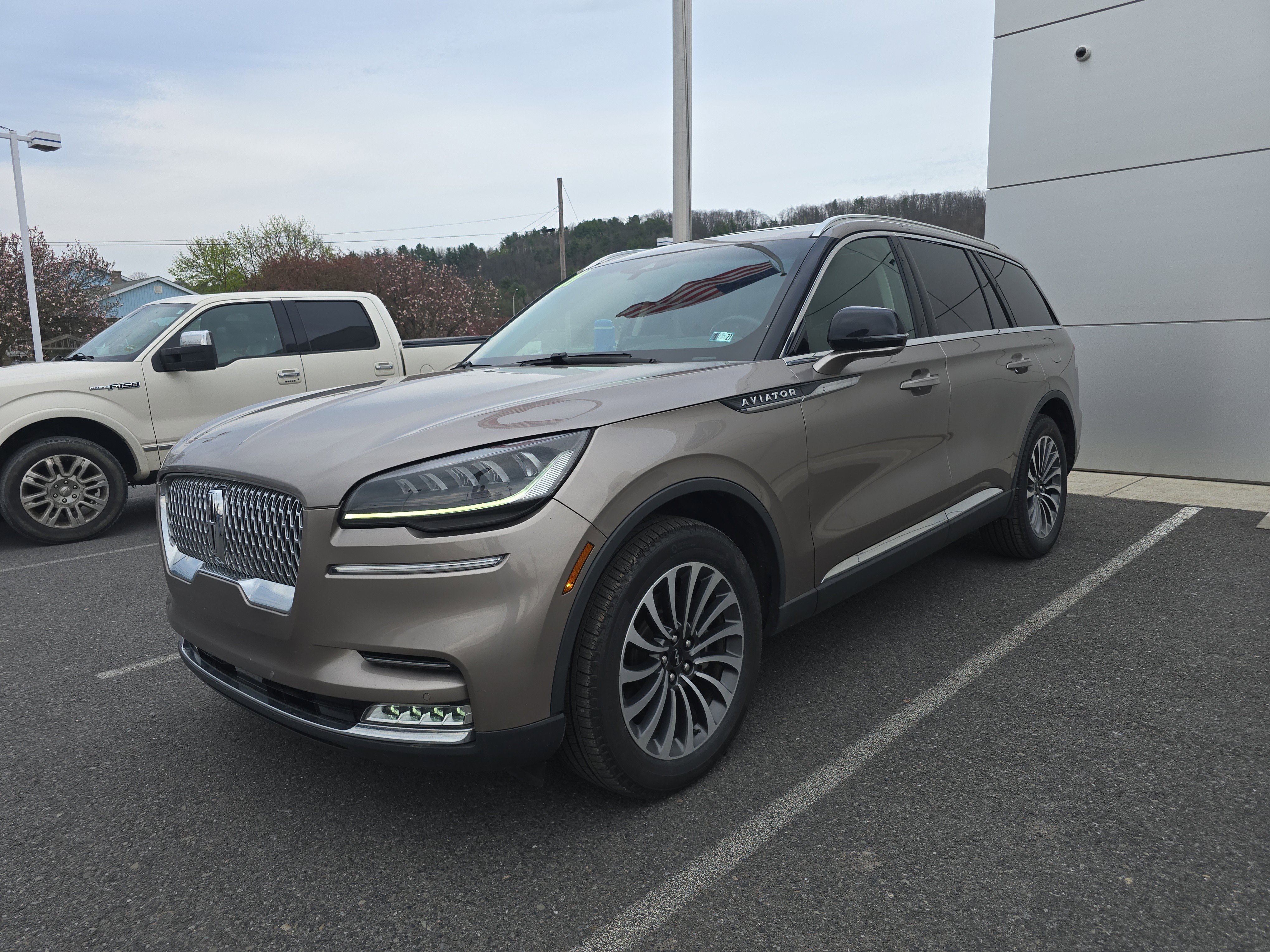 Used 2021 Lincoln Aviator Reserve w/ Elements Package Plus AWD/4WD image 8