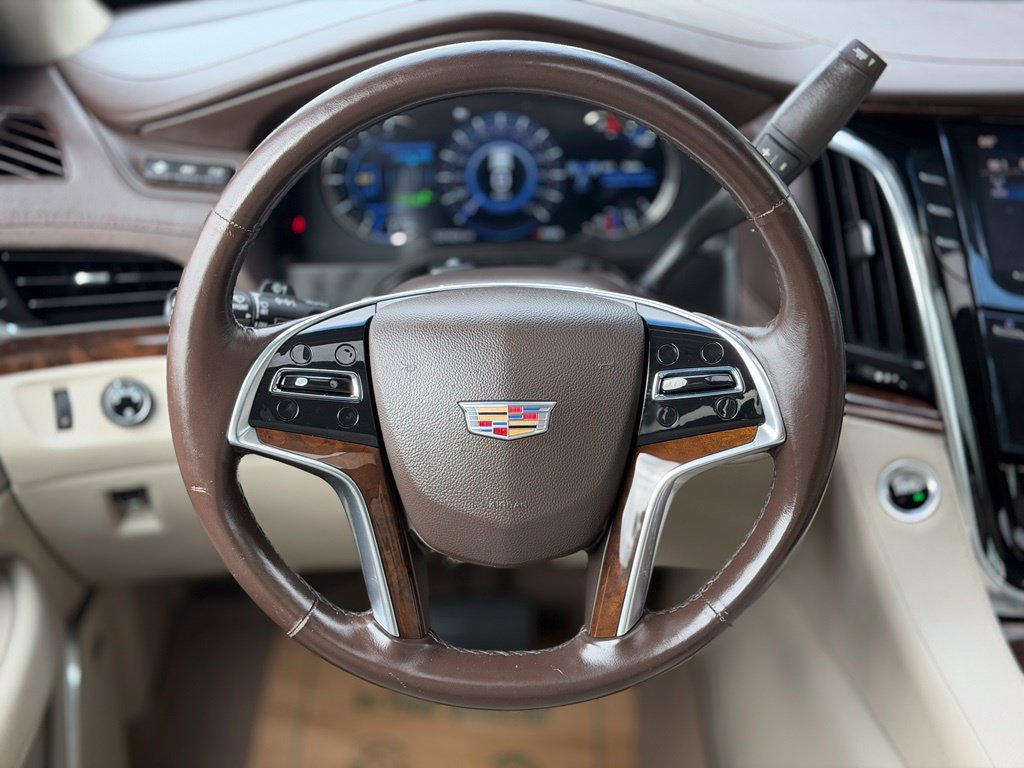 Used 2017 Cadillac Escalade Premium Luxury AWD/4WD image 18