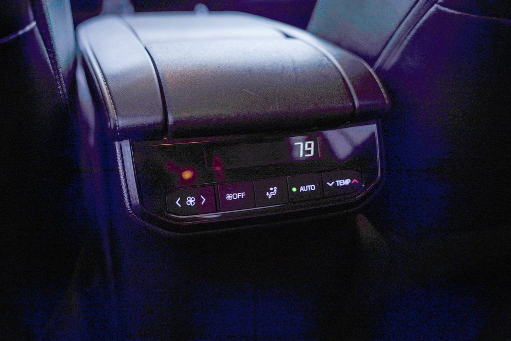Used 2021 Toyota Highlander XLE FWD image 34