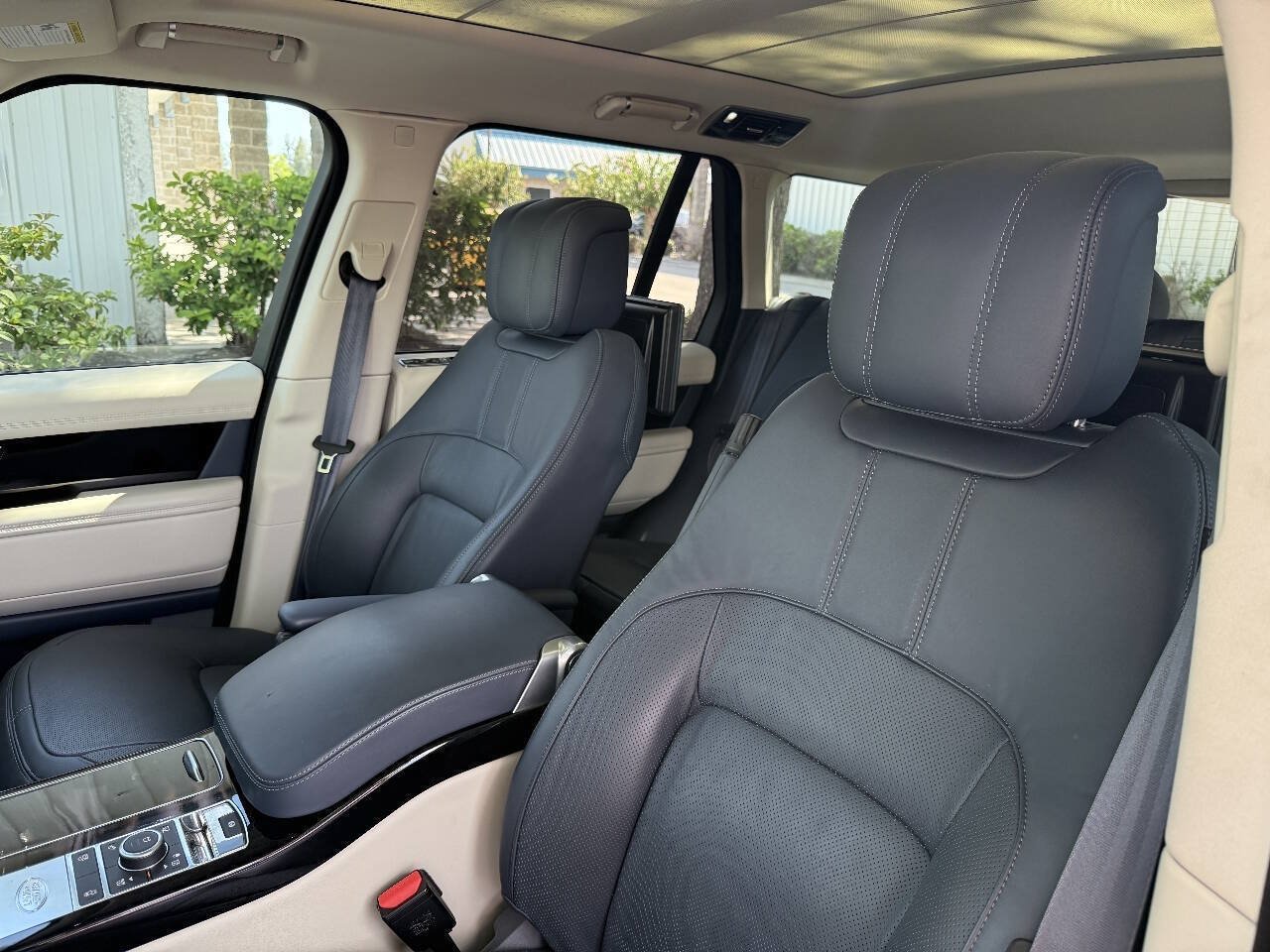 Used 2018 Land Rover Range Rover Supercharged AWD/4WD image 16
