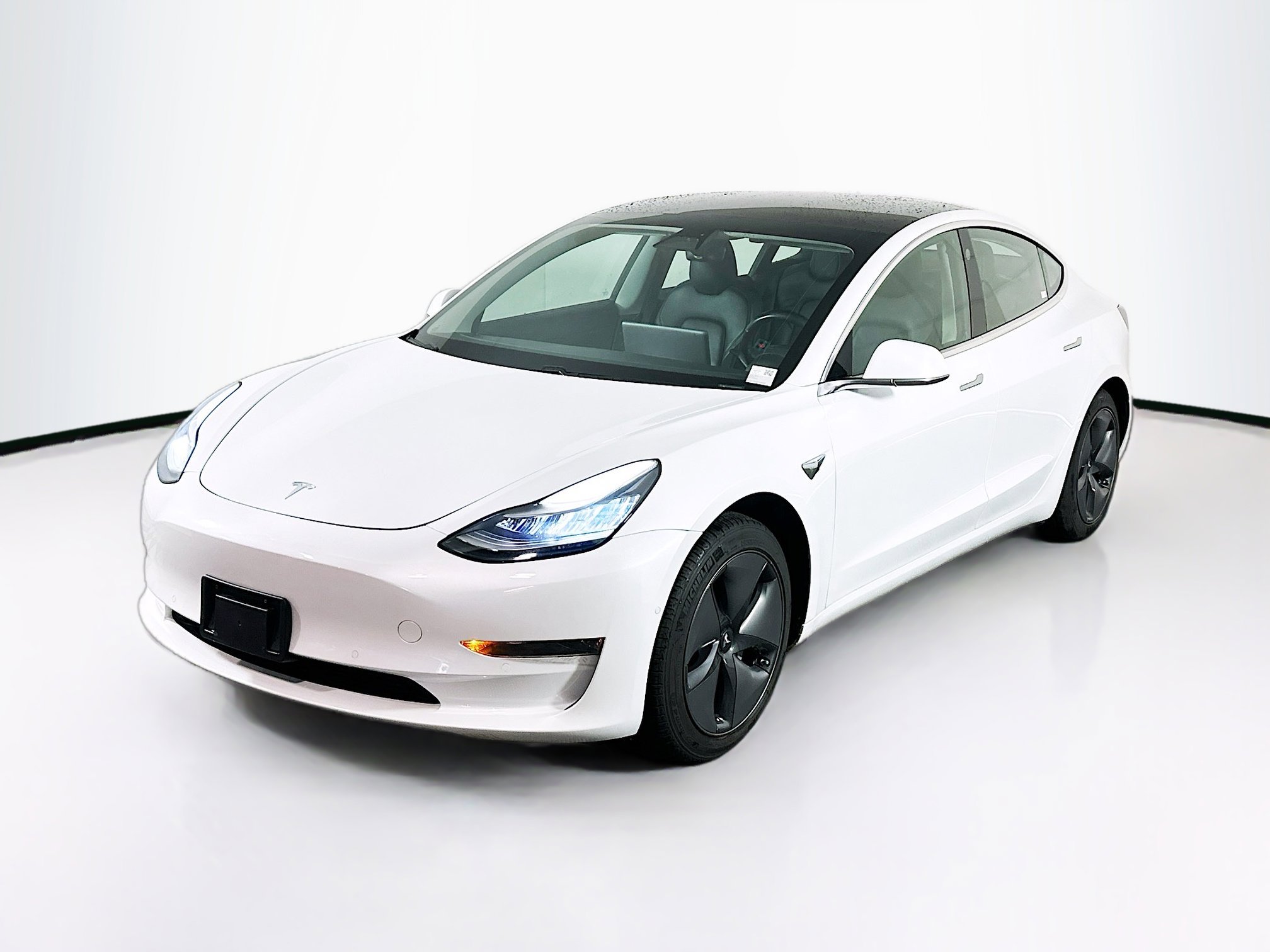 Used 2020 Tesla Model 3 Standard Range Plus image 3