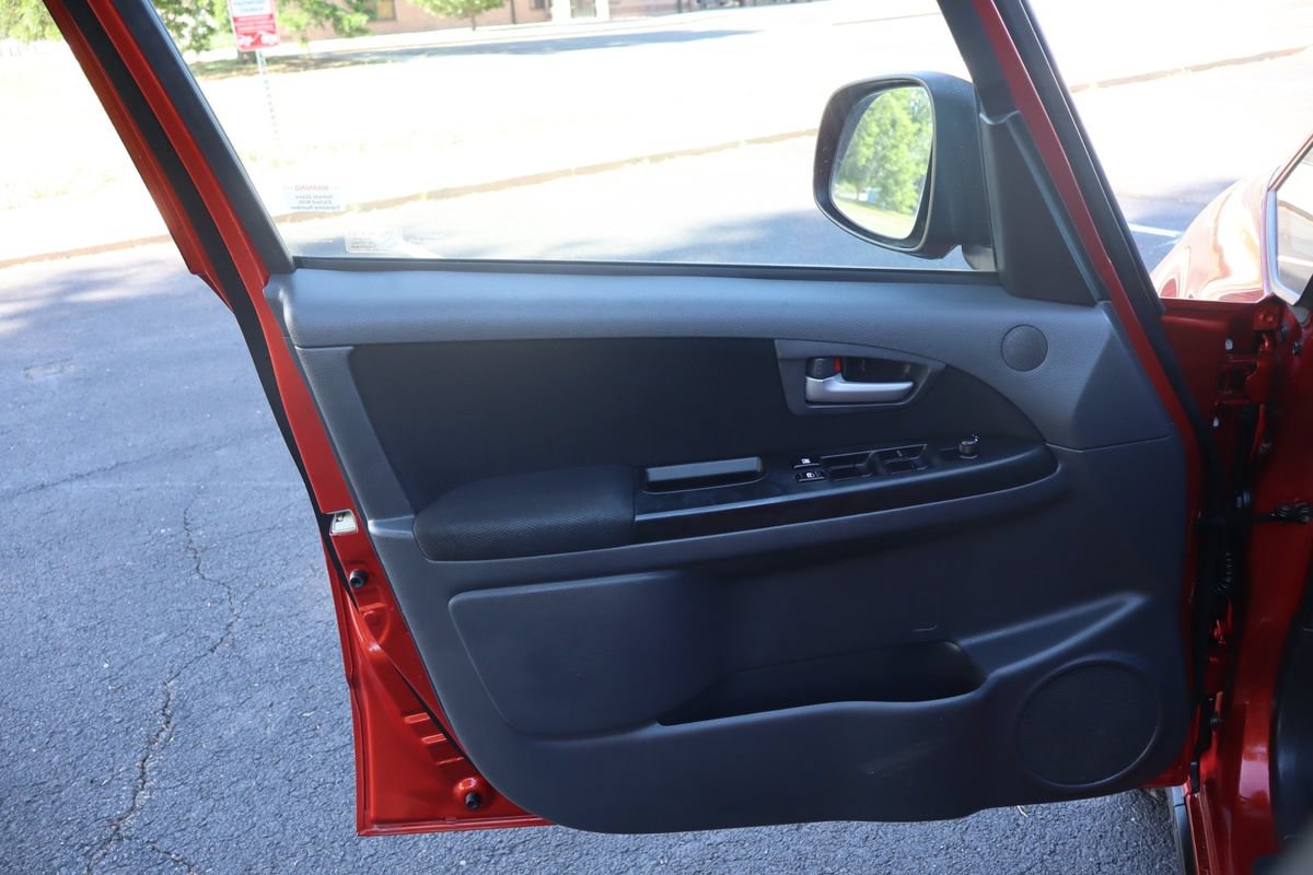 Used 2010 Suzuki SX4 Touring AWD/4WD image 23