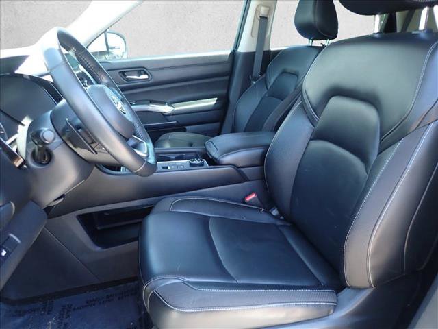Used 2023 Nissan Pathfinder SL AWD/4WD image 12