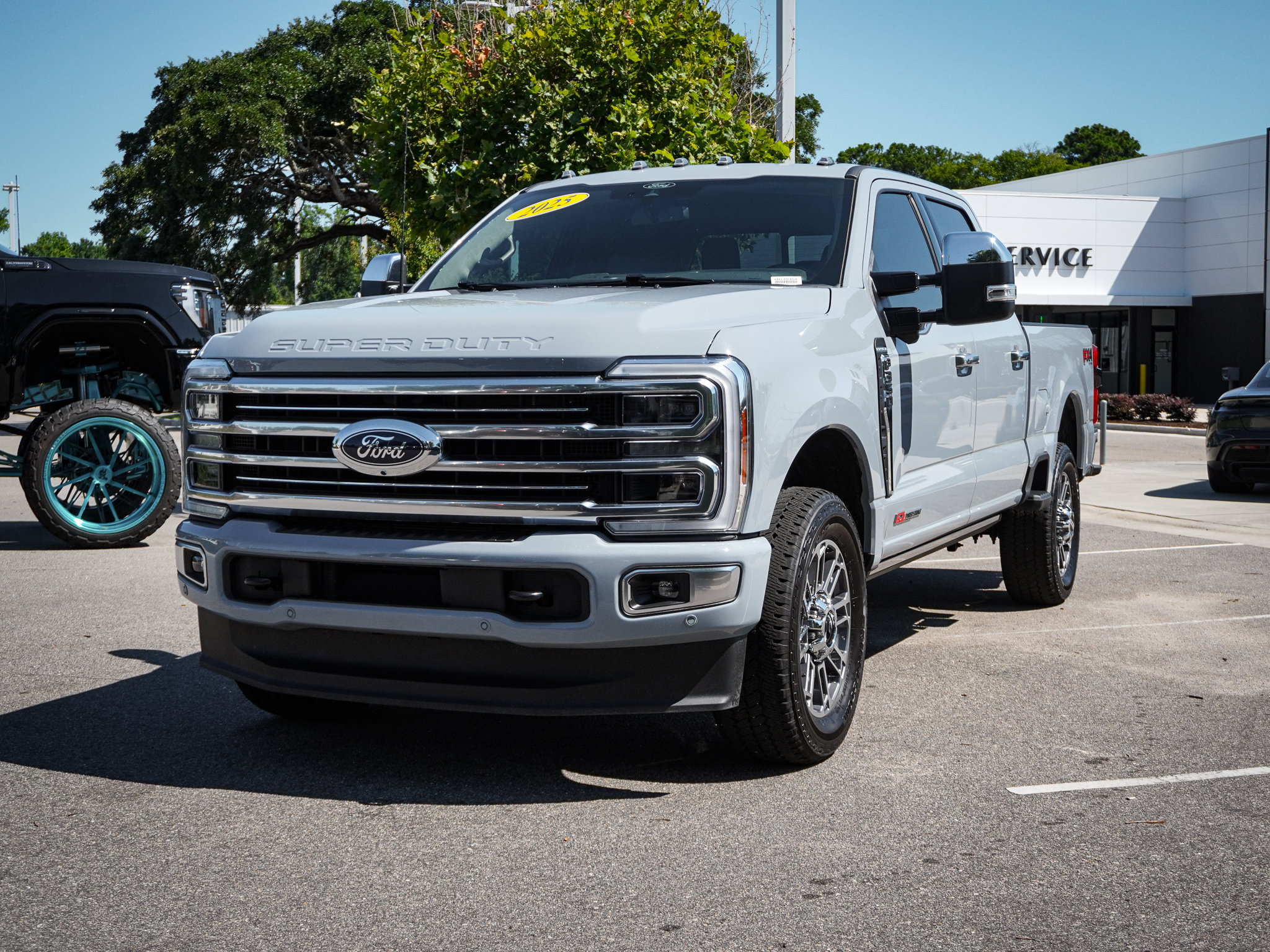 Used 2025 Ford F350 Platinum w/ Platinum Plus Package AWD/4WD image 3