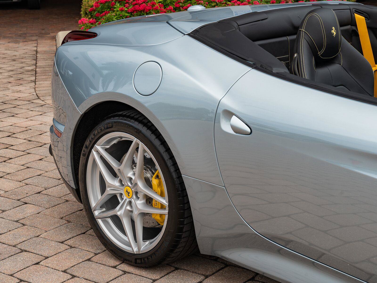 Used 2016 Ferrari California T RWD image 15