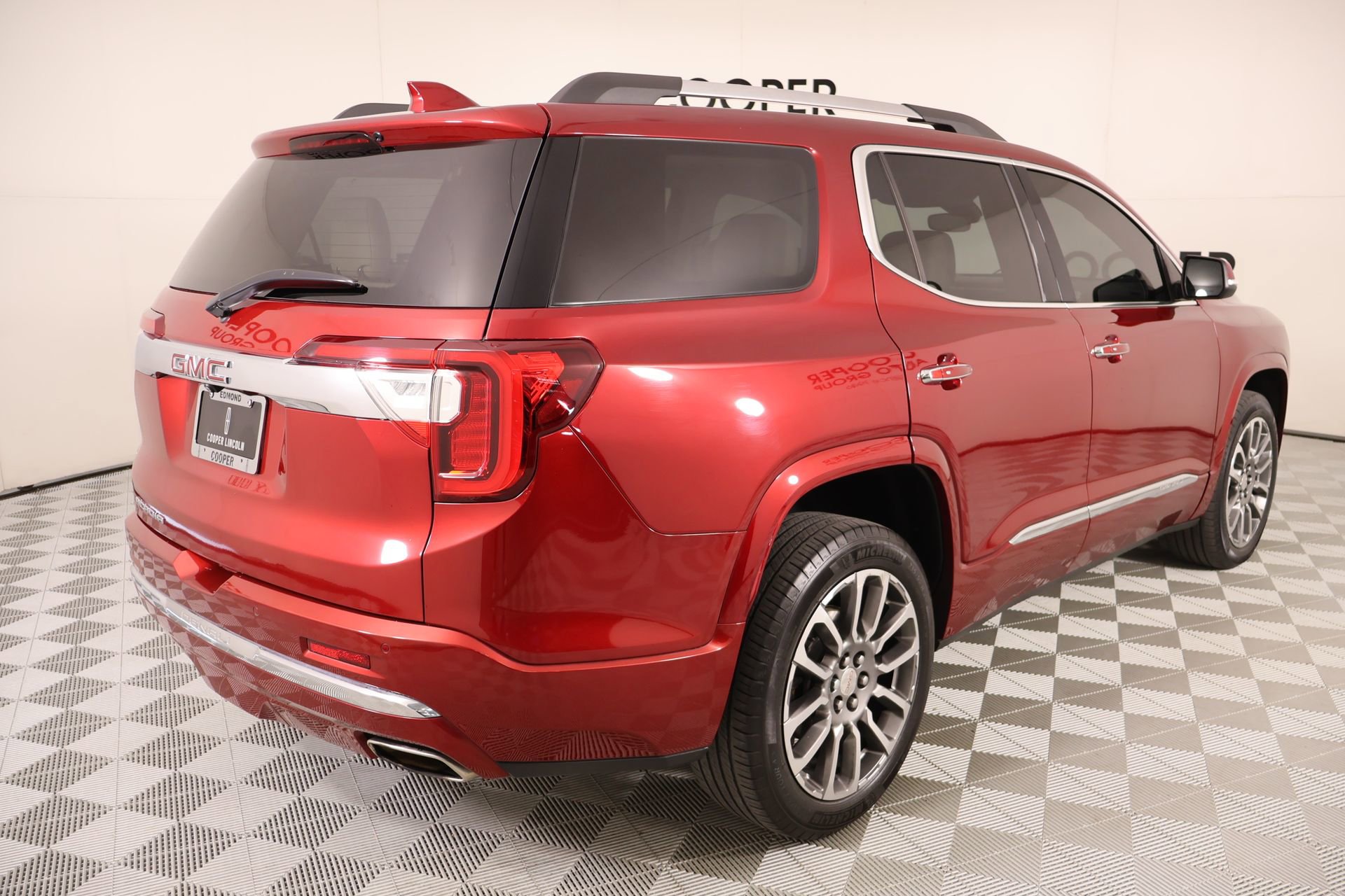 Used 2022 GMC Acadia Denali w/ Trailering Package FWD image 23