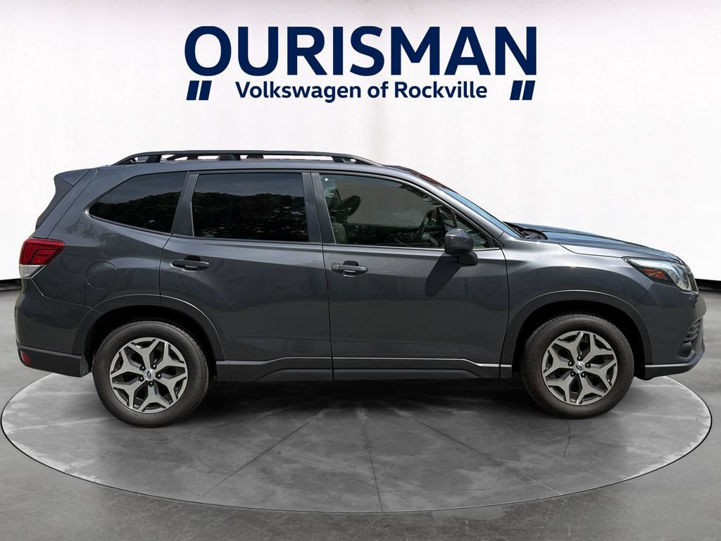 Used 2022 Subaru Forester Premium AWD/4WD image 7