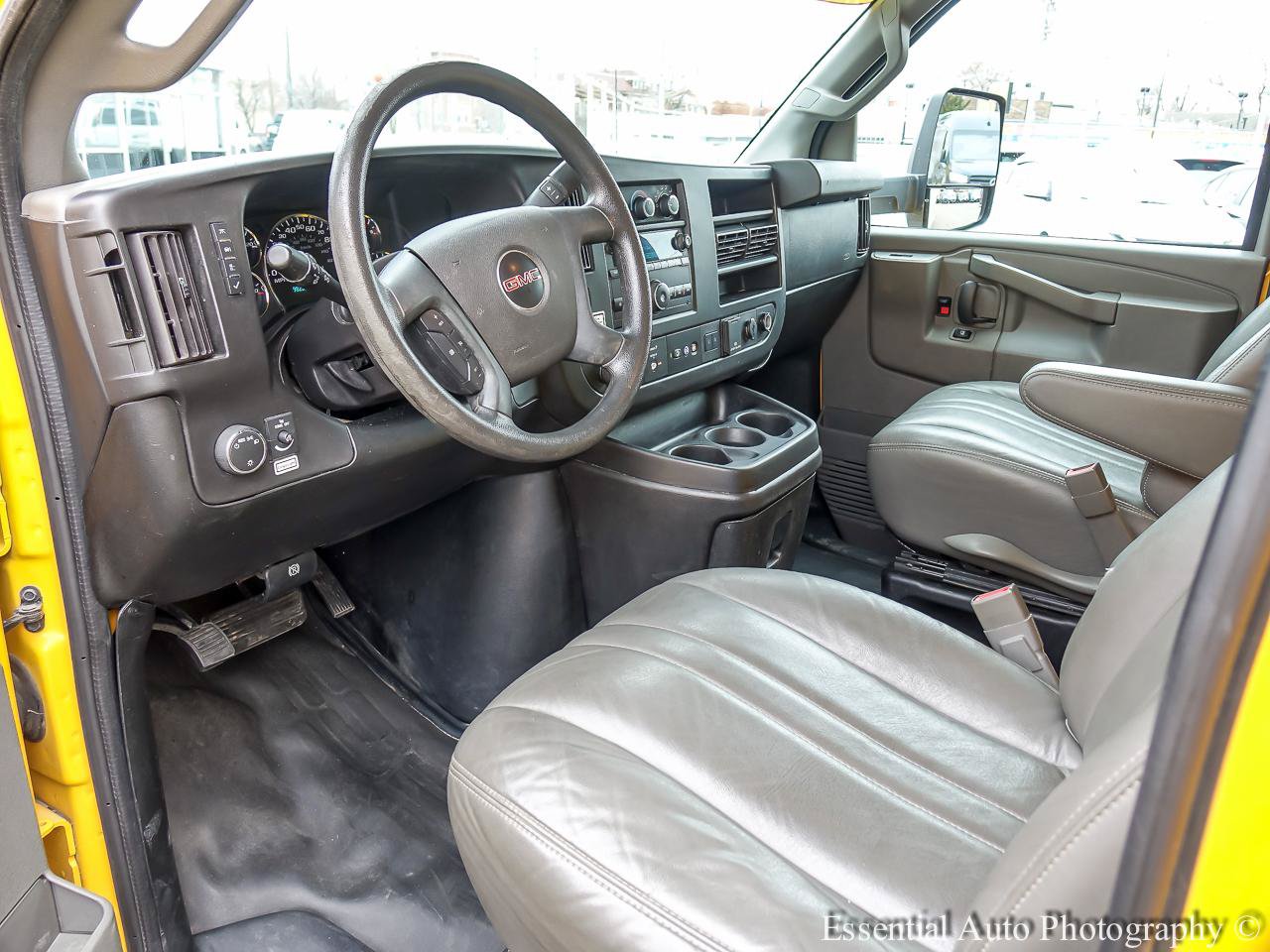 Used 2021 GMC Savana 3500 Extended w/ Power Convenience Package RWD image 12