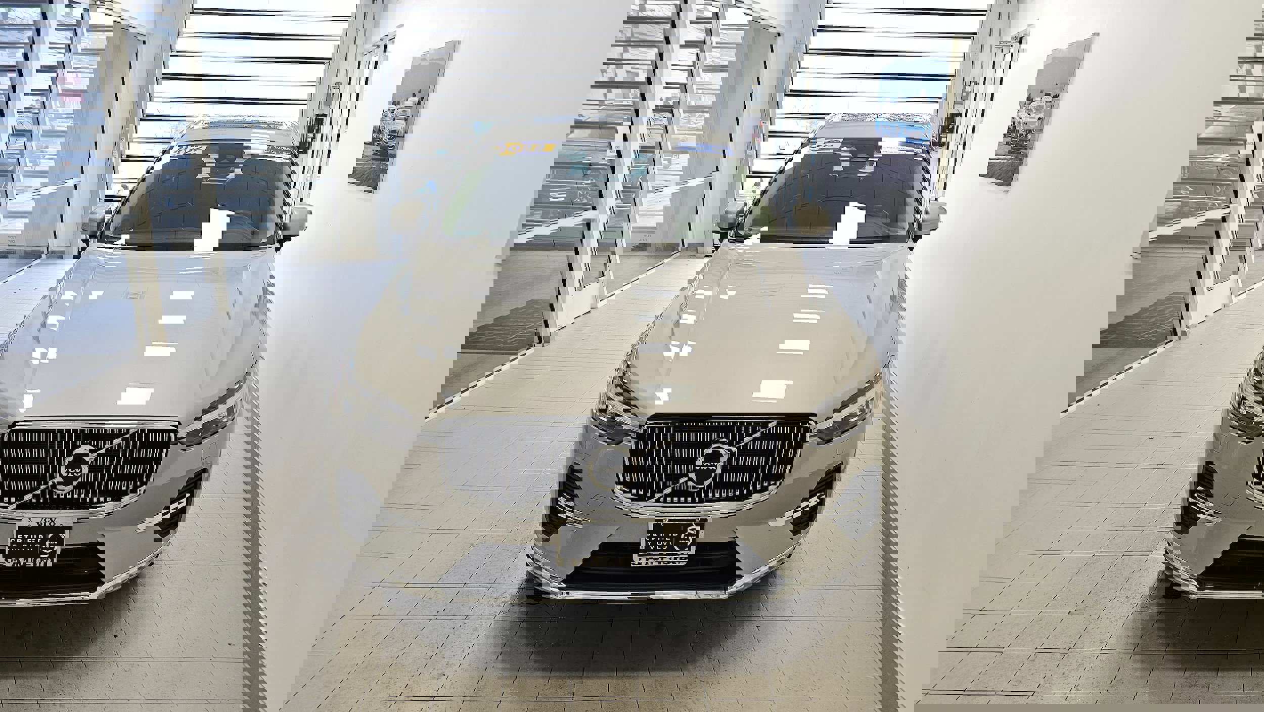 Certified 2022 Volvo XC60 B6 Inscription w/ Climate Package image 2