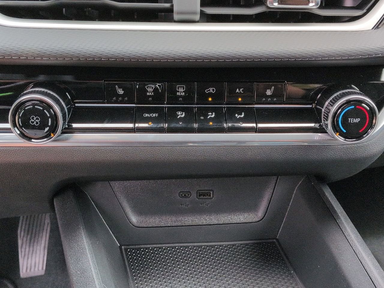 New 2026 Chevrolet Equinox LT w/ Safety and Technology Package FWD image 17