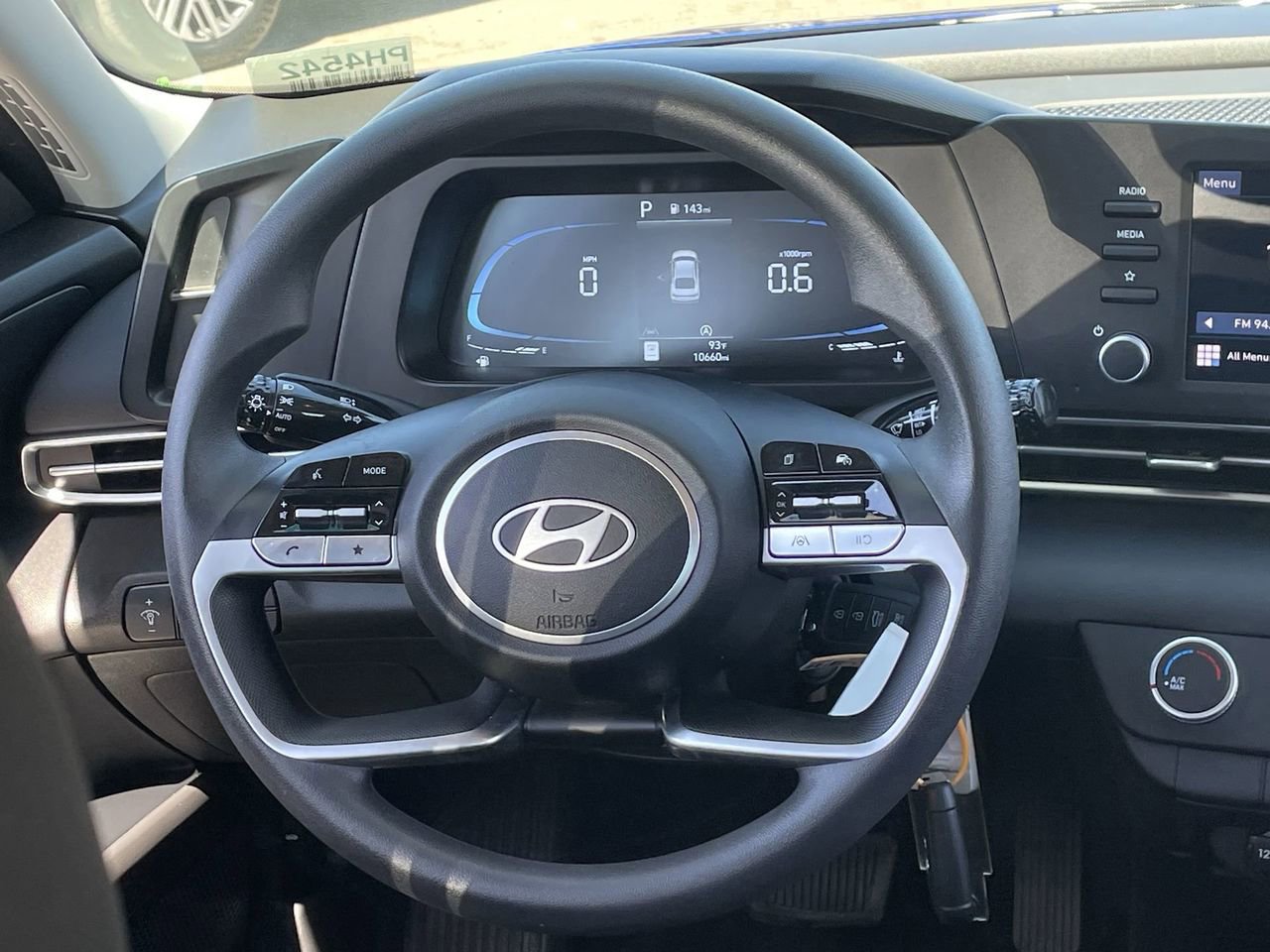 Certified 2024 Hyundai Elantra SE image 13