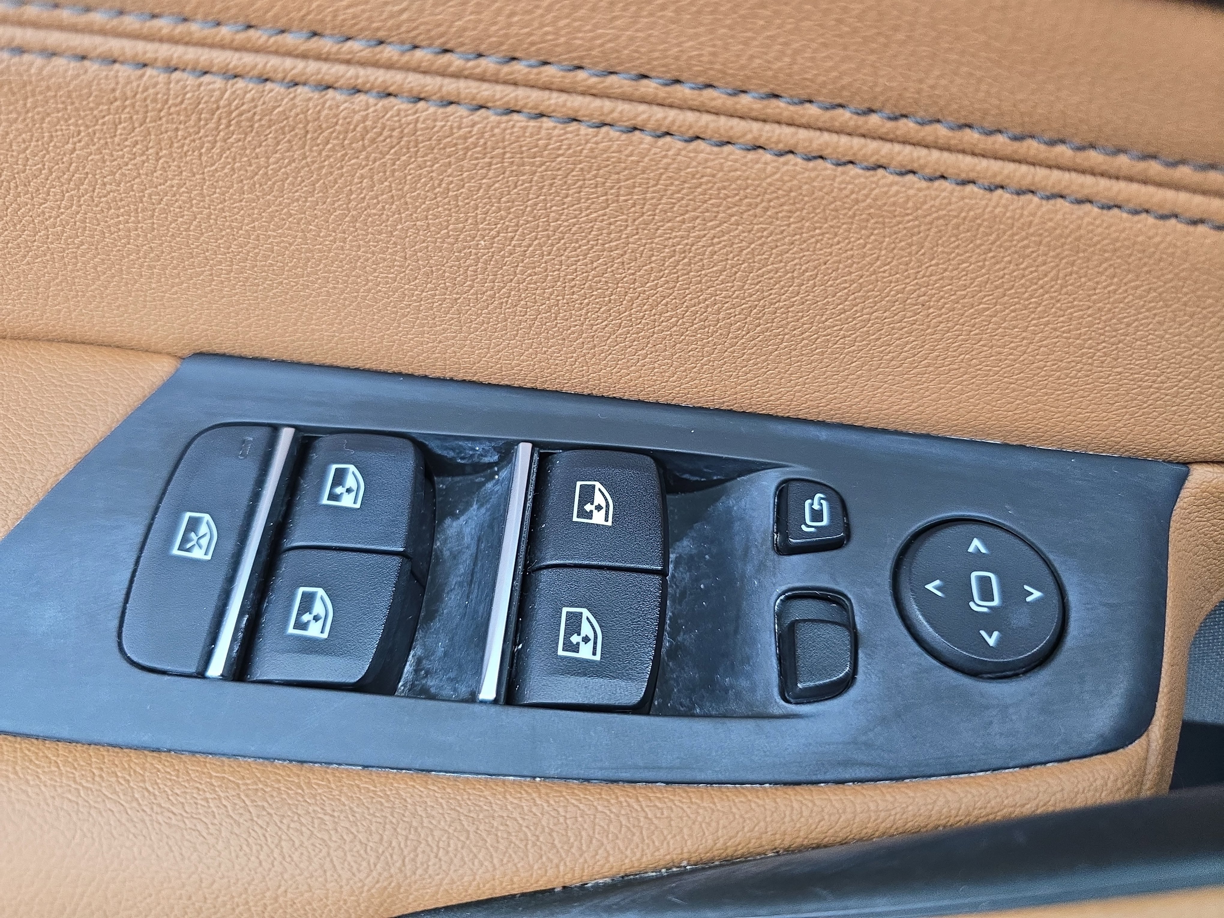 Used 2021 BMW 540i w/ Premium Package image 28