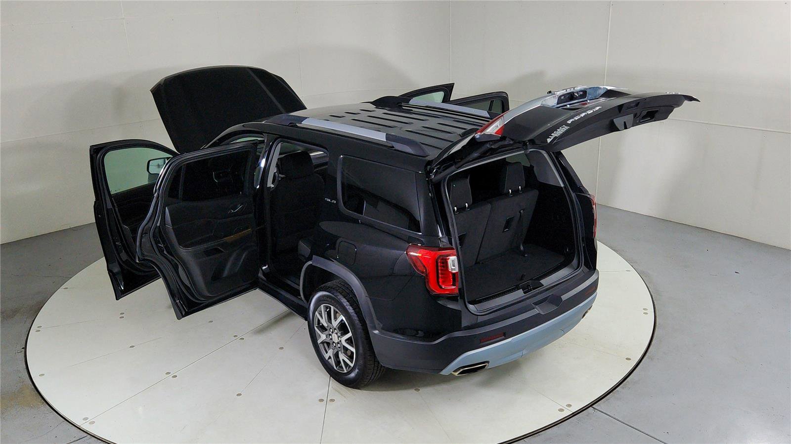 Used 2023 GMC Acadia SLE w/ Driver Convenience Package image 49