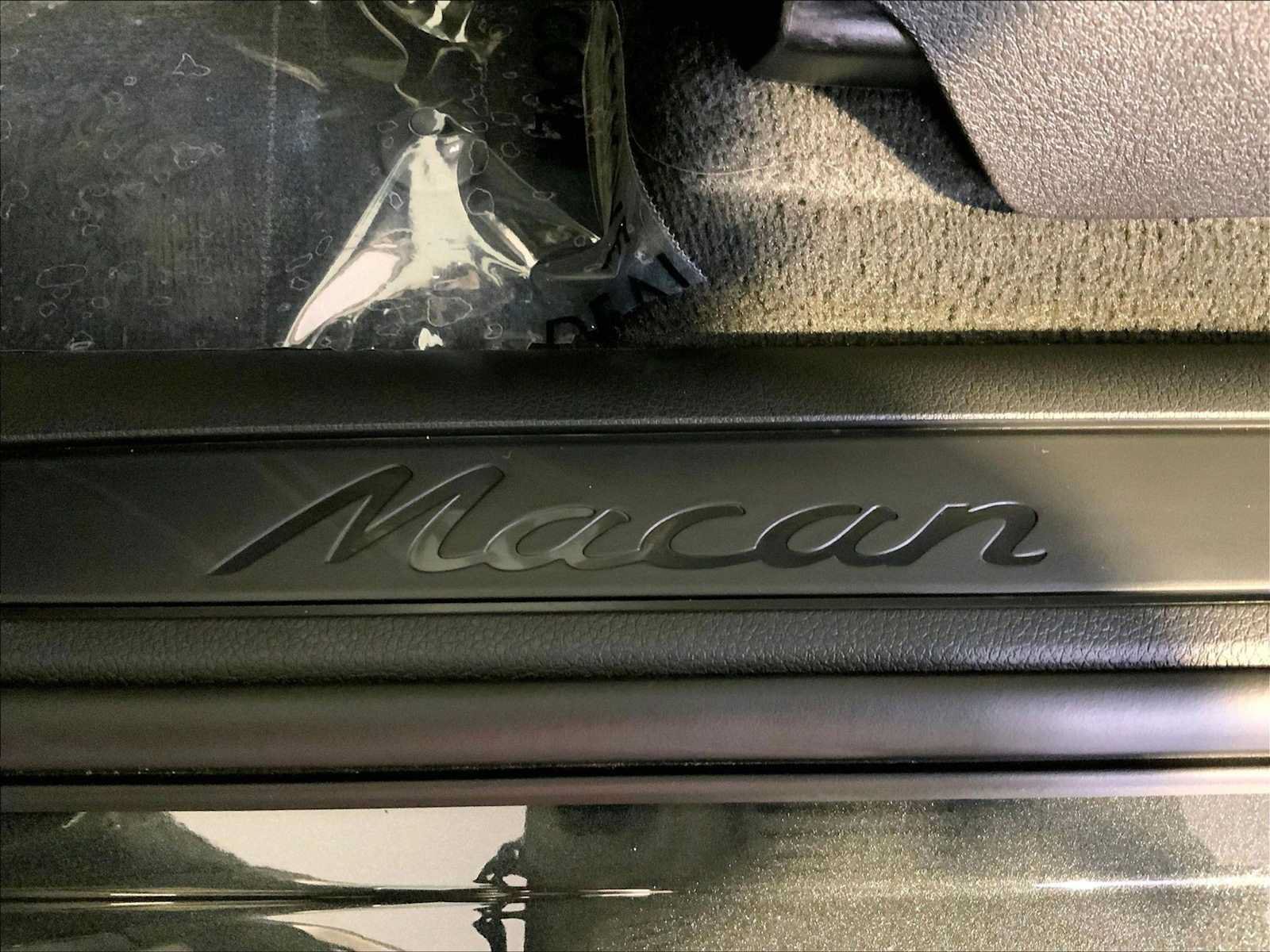 Used 2026 Porsche Macan AWD/4WD image 37