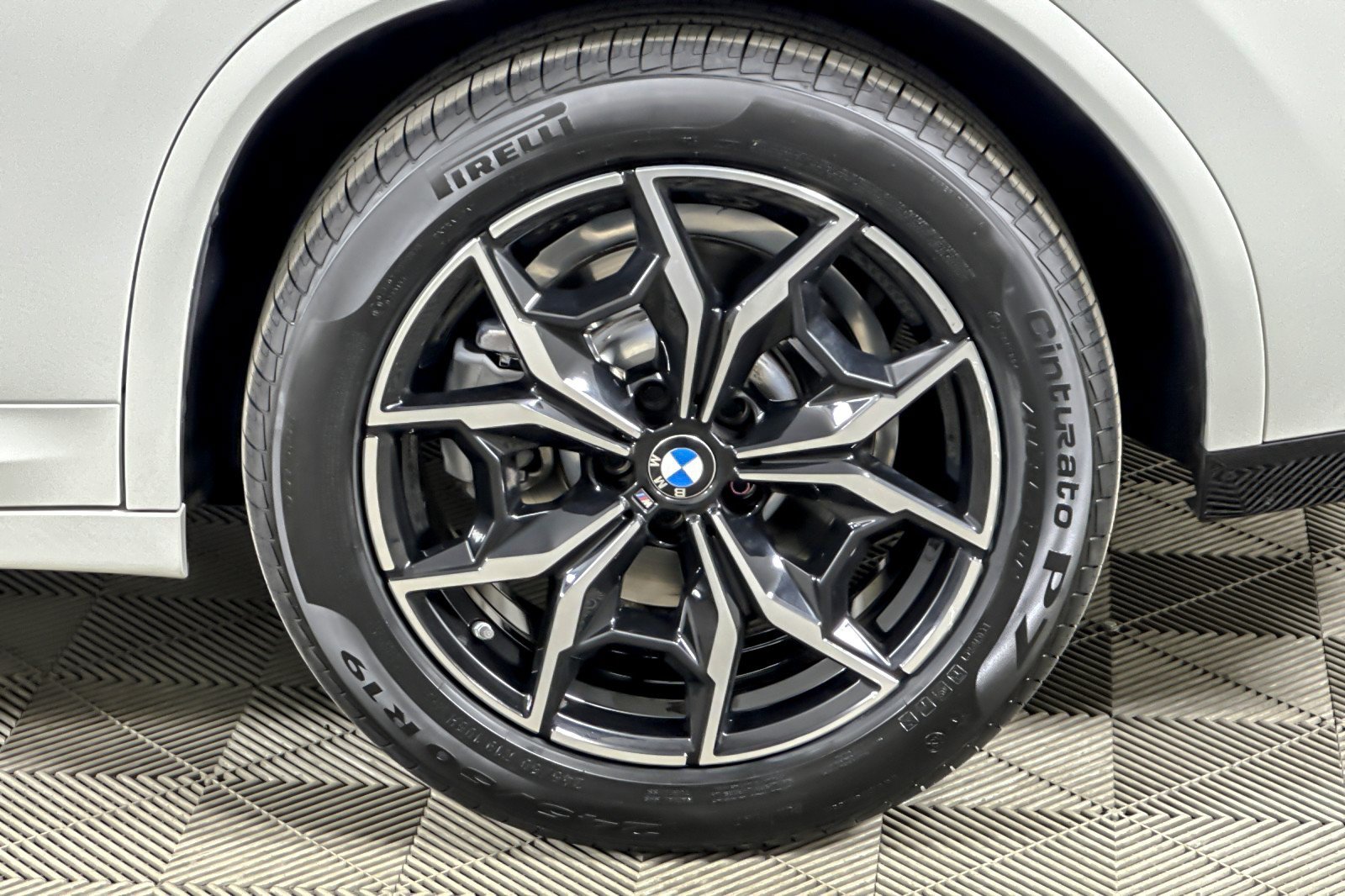 Used 2023 BMW X4 xDrive30i w/ M Sport Package AWD/4WD image 26