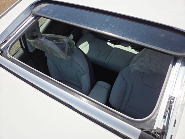 New 2026 Hyundai Elantra Limited FWD image 3