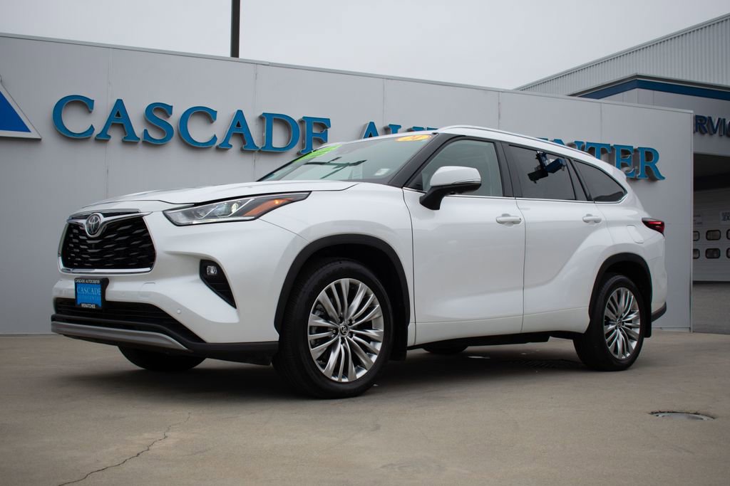 Used 2024 Toyota Highlander Limited image 1