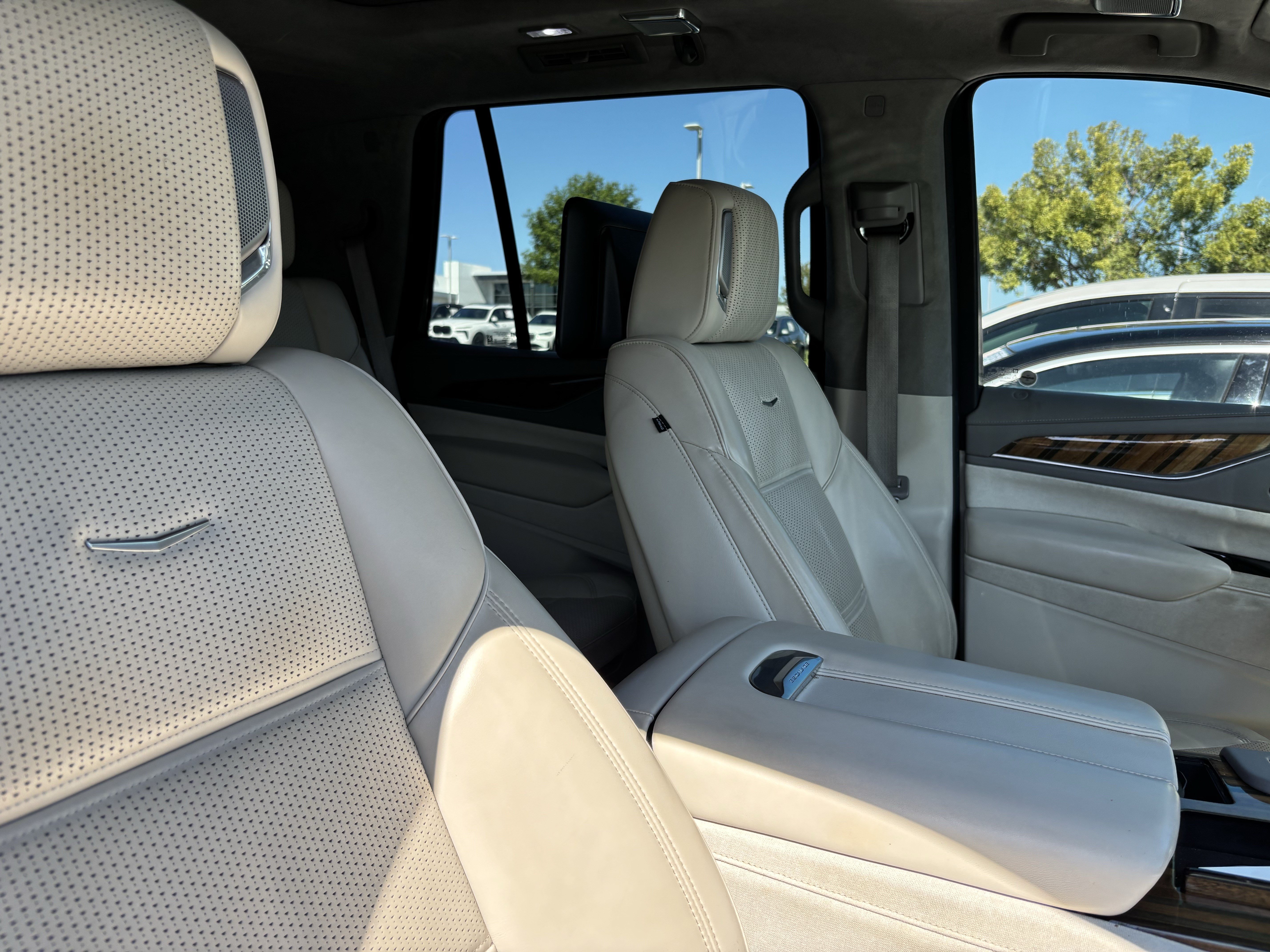 Used 2021 Cadillac Escalade Premium Luxury Platinum RWD image 33