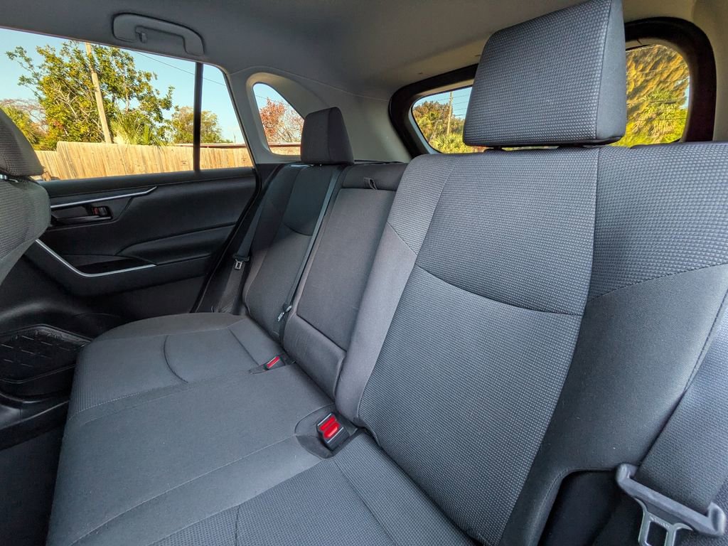 Used 2021 Toyota RAV4 LE image 14