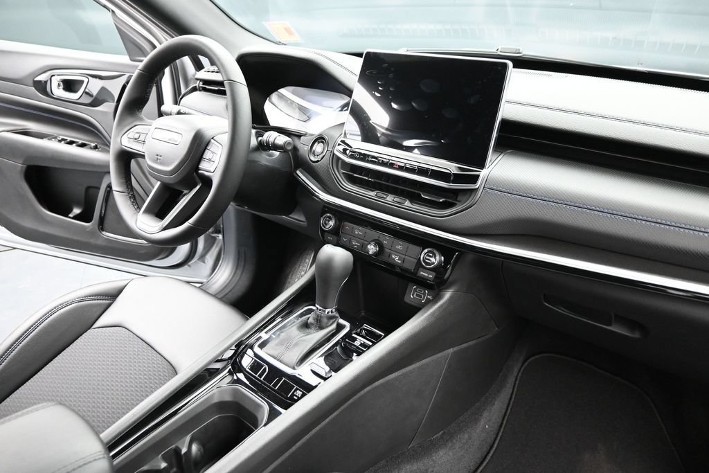 New 2026 Jeep Compass Latitude AWD/4WD image 17