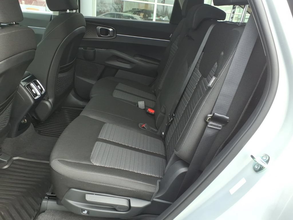 Used 2026 Kia Sorento LX FWD image 9
