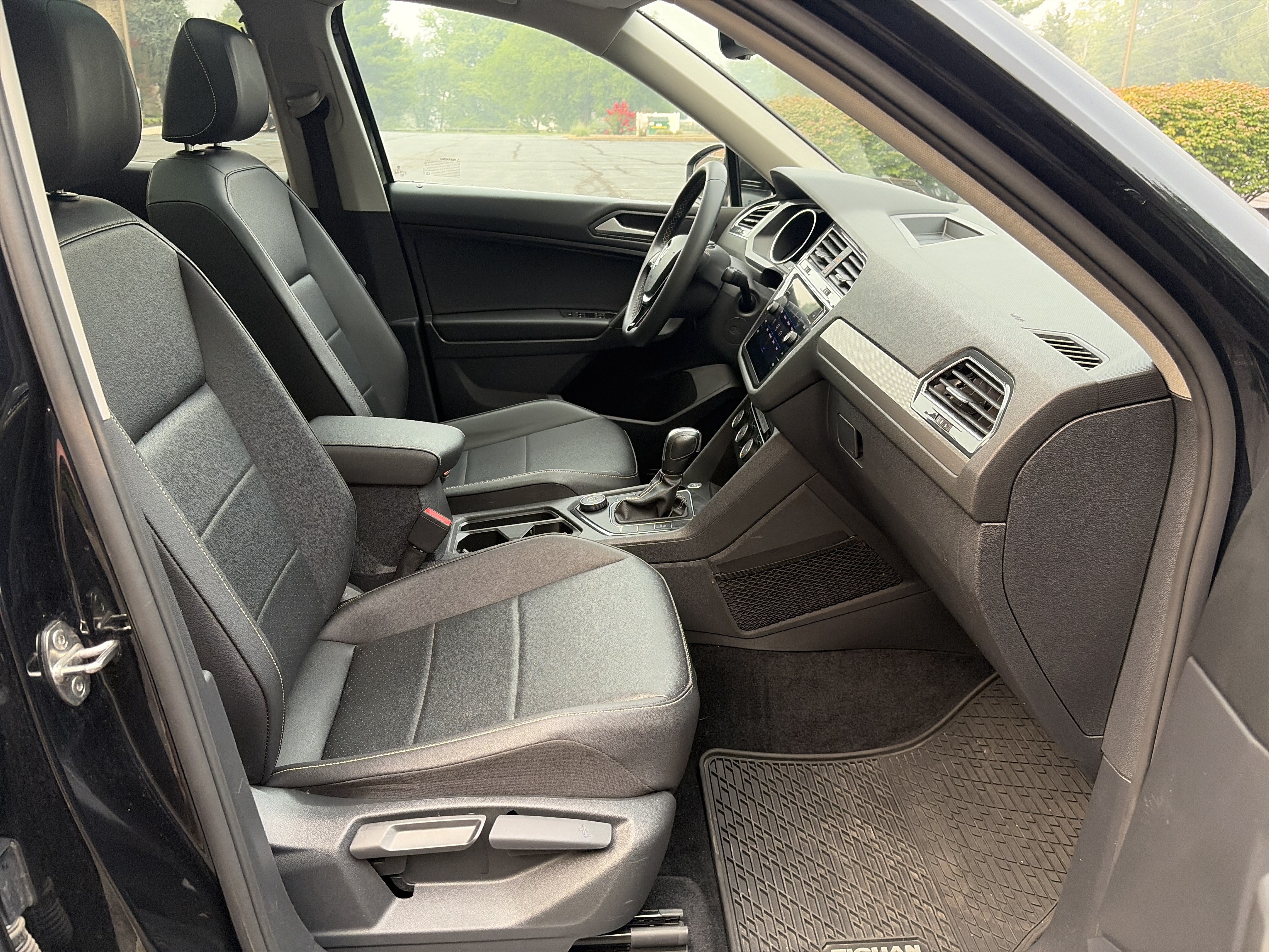 Used 2021 Volkswagen Tiguan SE w/ Panoramic Sunroof Package AWD/4WD image 27