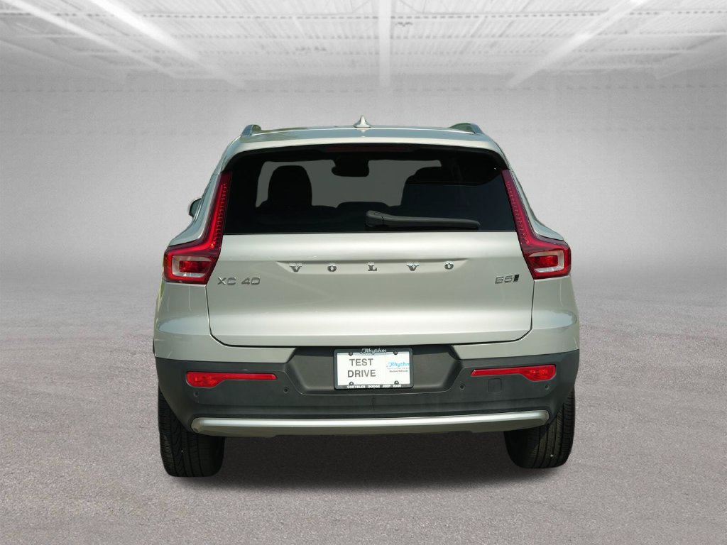 Used 2025 Volvo XC40 B5 Plus AWD/4WD image 8